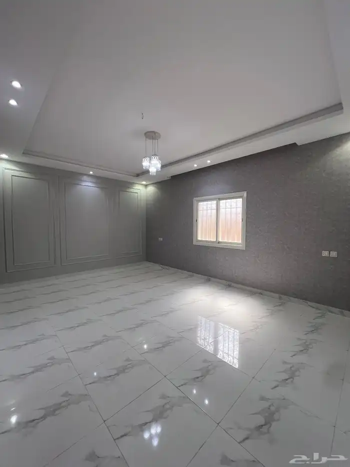 اخر روف بملحق للبيع بحي النعمان قرب الرصراص والقاعدة الجوية 44