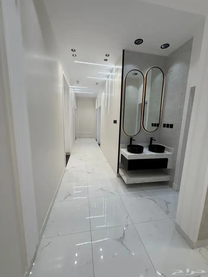 للبيع دور أرضي بحوش وشقق علويه بسطح حي الضيافه خميس مشيط 20