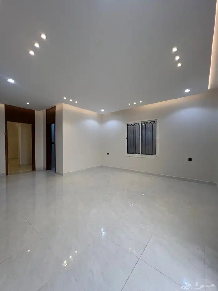 للبيع فيلا دورين وملحق حي العزيزية مكتملة الخدمات 23