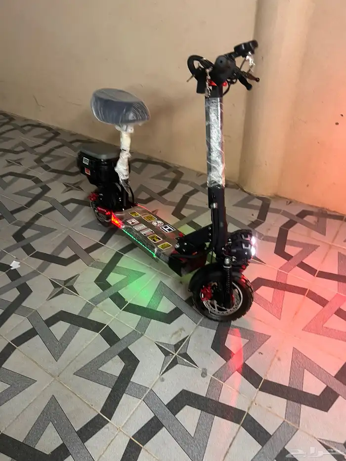 سكوتر السعر 800  نضيف بدون السله اللي ورا قدله معي شهر 0