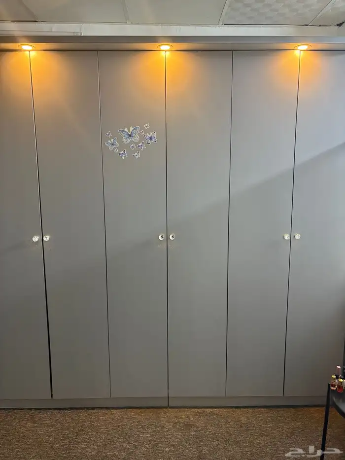 دولاب نظيف للبيع بكامل اغراضه 4