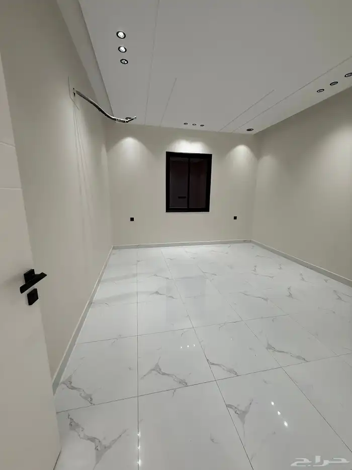 للبيع دور أرضي بحوش وشقق علويه بسطح حي الضيافه خميس مشيط 23