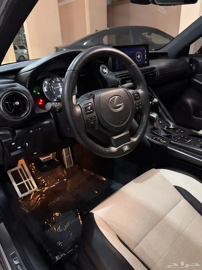 لكزس IS 350 F Sport 2023 18