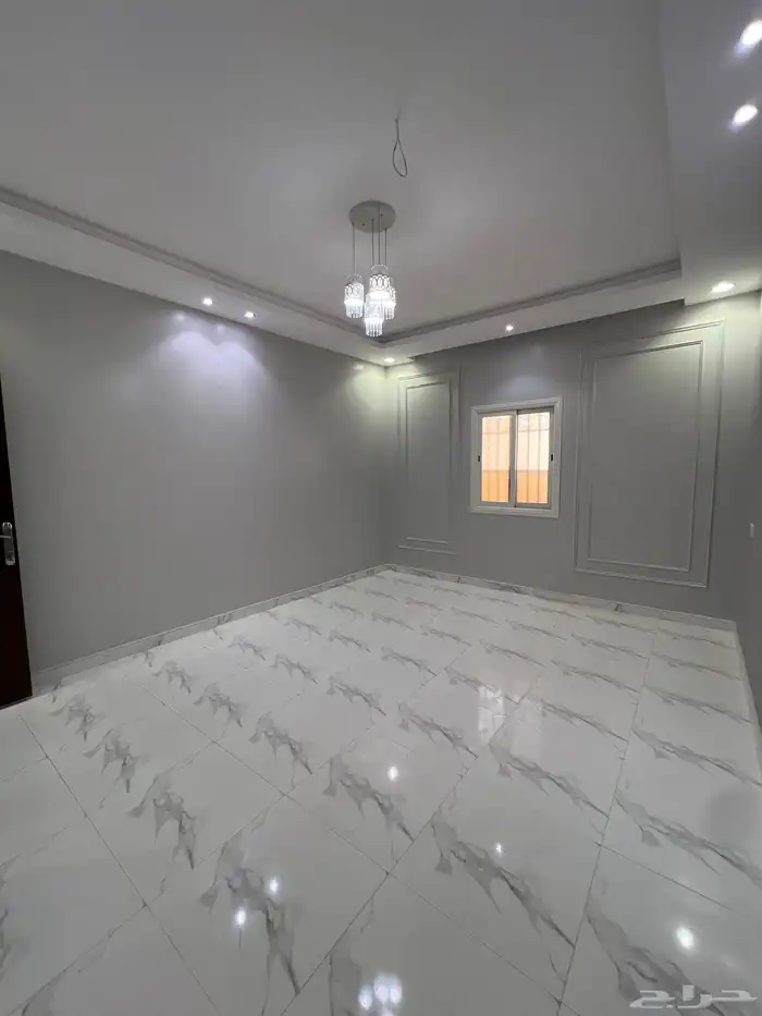 اخر روف بملحق للبيع بحي النعمان قرب الرصراص والقاعدة الجوية 49