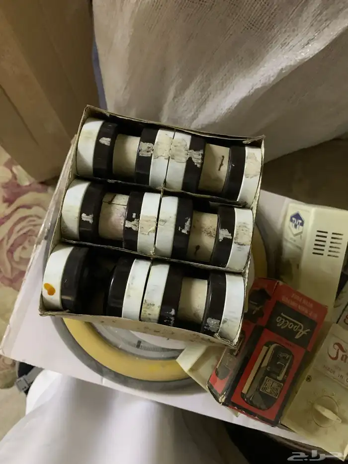 أفياش بيوت قديمة مفيش مروحة 12