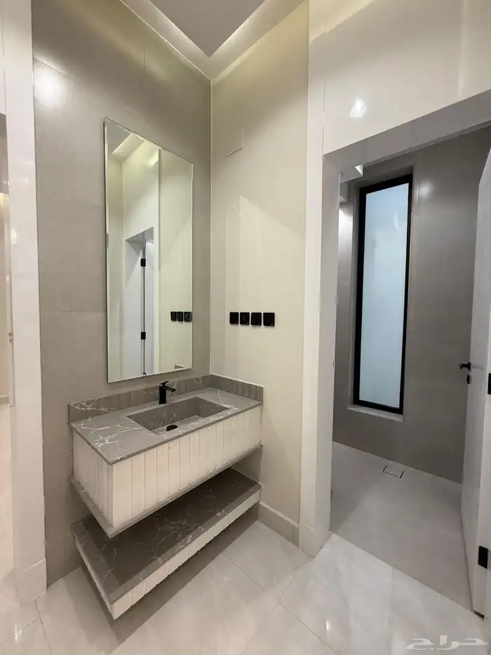 للبيع شقق ارضيه ببايكة سيارة وشقق علويه بسطح ف ابها المحاله 30