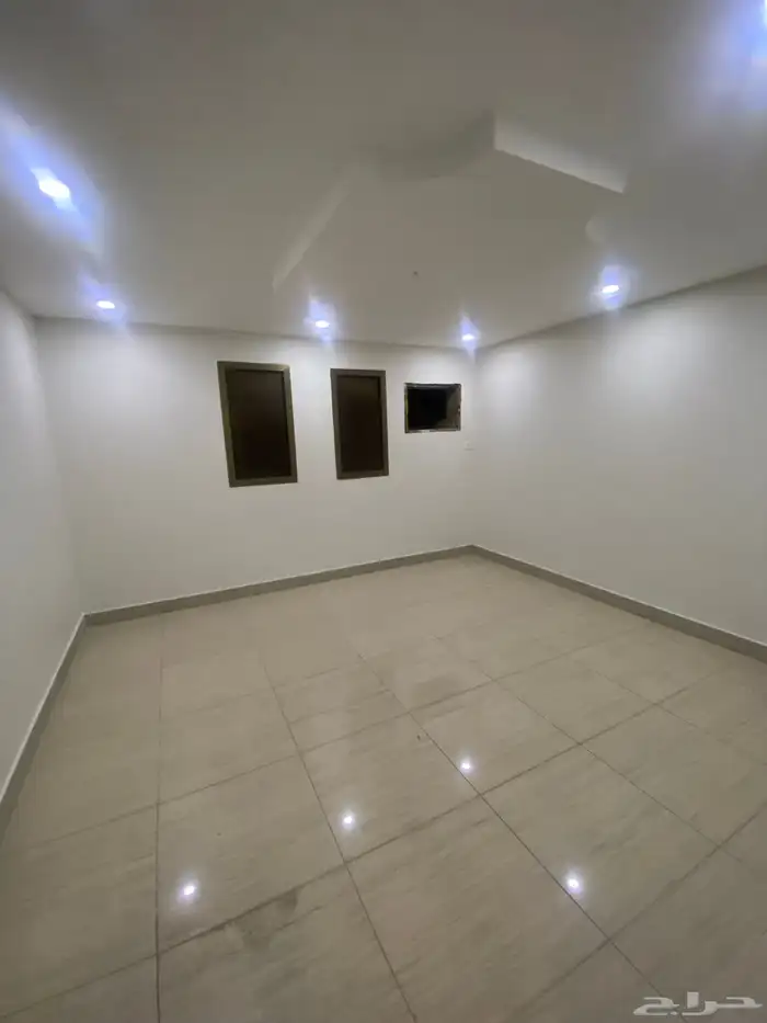 شقه للإيجار بحي الندى 0