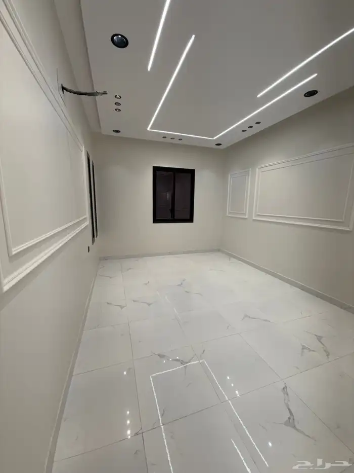 للبيع دور أرضي بحوش وشقق علويه بسطح حي الضيافه خميس مشيط 17