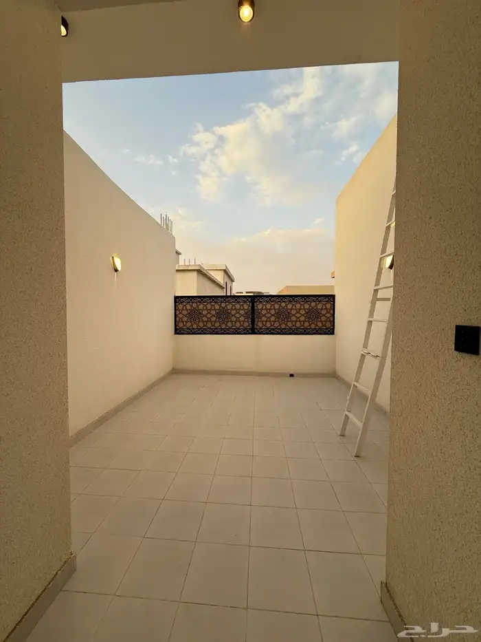 للبيع ارواف ارضيه وارواف علويه ببايكة سيارة ابها حي الزهور 26