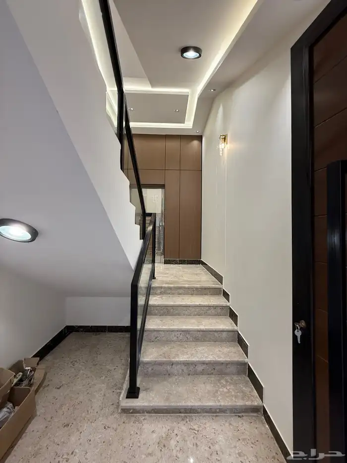 للبيع ارواف ارضيه وارواف علويه ببايكة سيارة ابها حي الزهور 30