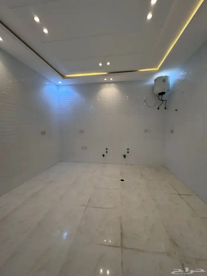 للبيع فيلا مستقله دورين وملحق من 840 الف شمال الخميس 12