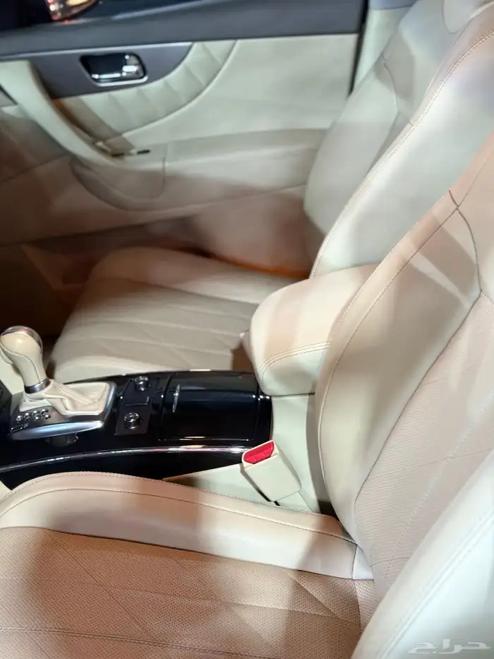 إنفينيتي QX70 2018 18