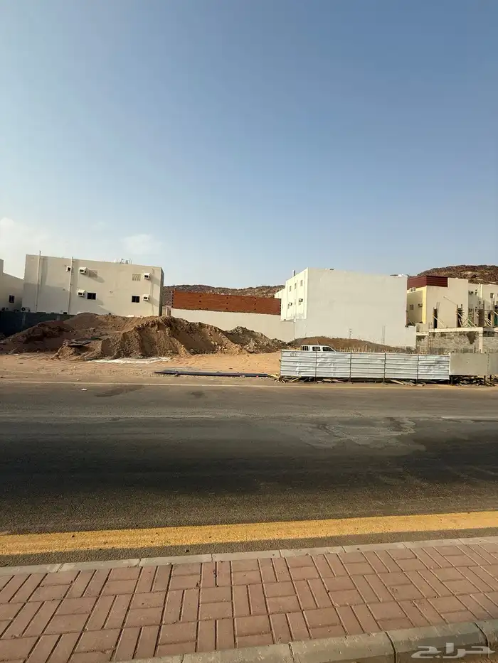 للبيع ارض تجارية في مخطط السلام م623 شارع35م شمالي 1