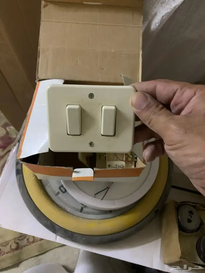 أفياش بيوت قديمة مفيش مروحة 5