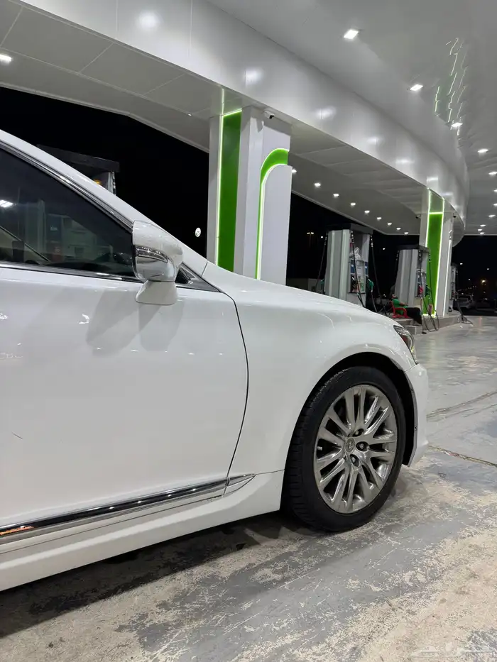 لكزس LS460 2015 وكالة 14