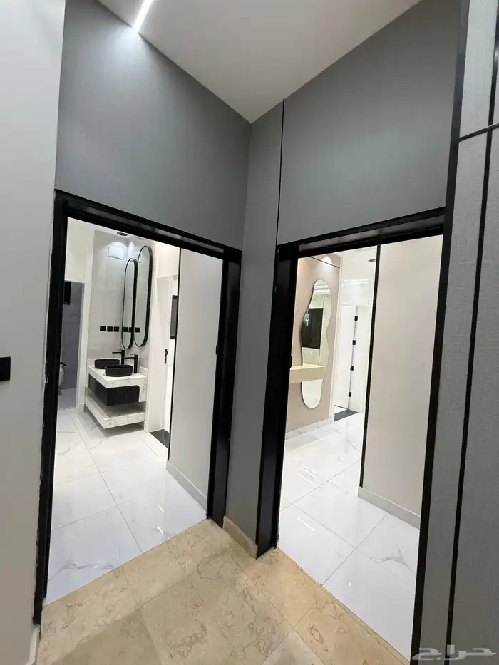 للبيع دور أرضي بحوش وشقق علويه بسطح حي الضيافه خميس مشيط 15