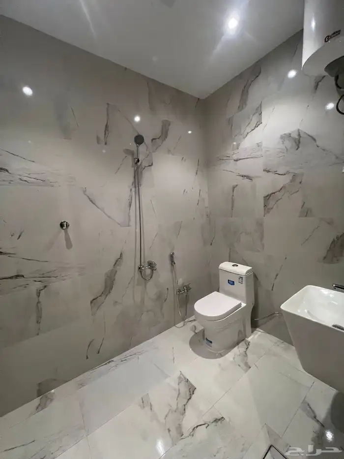 للبيع فيلا دورين وملحق حي العزيزية مكتملة الخدمات 21