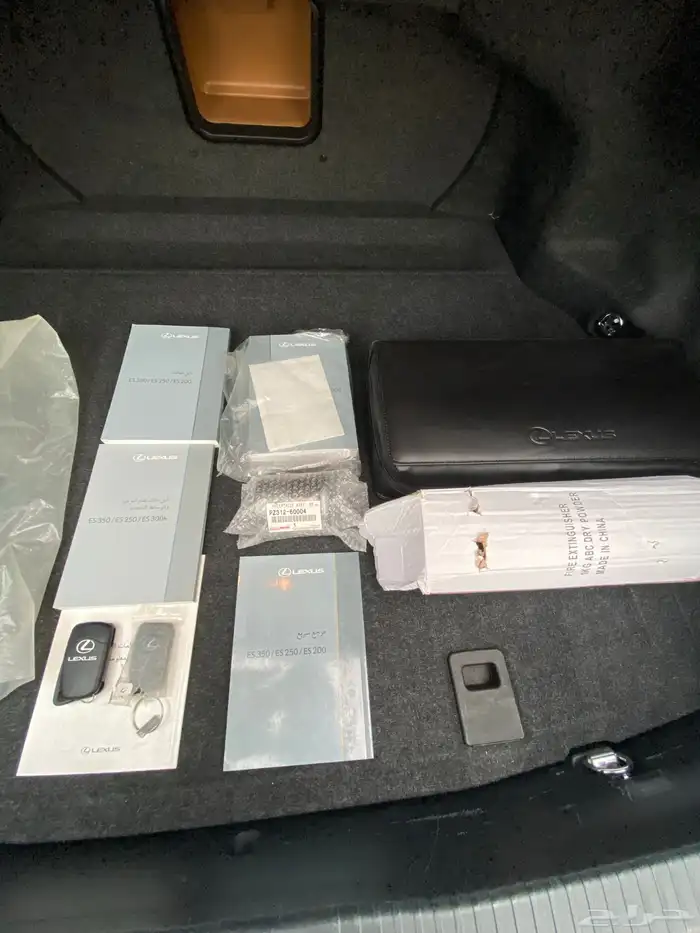 لكزس اي اس2017 مخزن تم البيع 10
