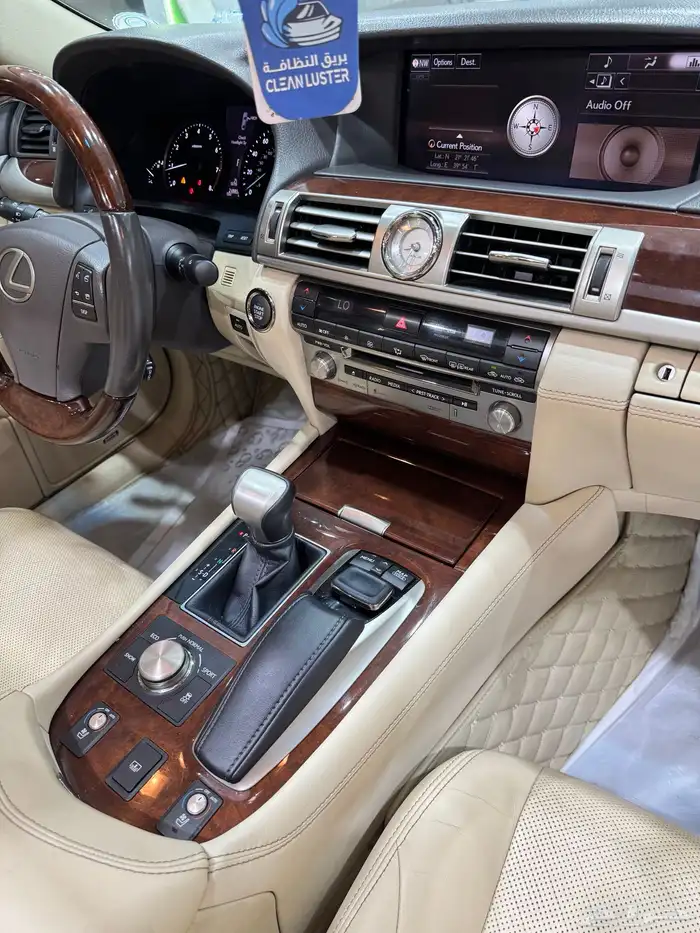 لكزس LS460 2015 وكالة 42