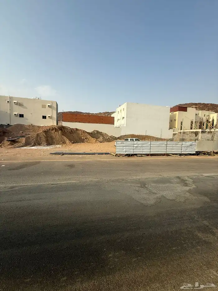 للبيع ارض تجارية في مخطط السلام م623 شارع35م شمالي 23