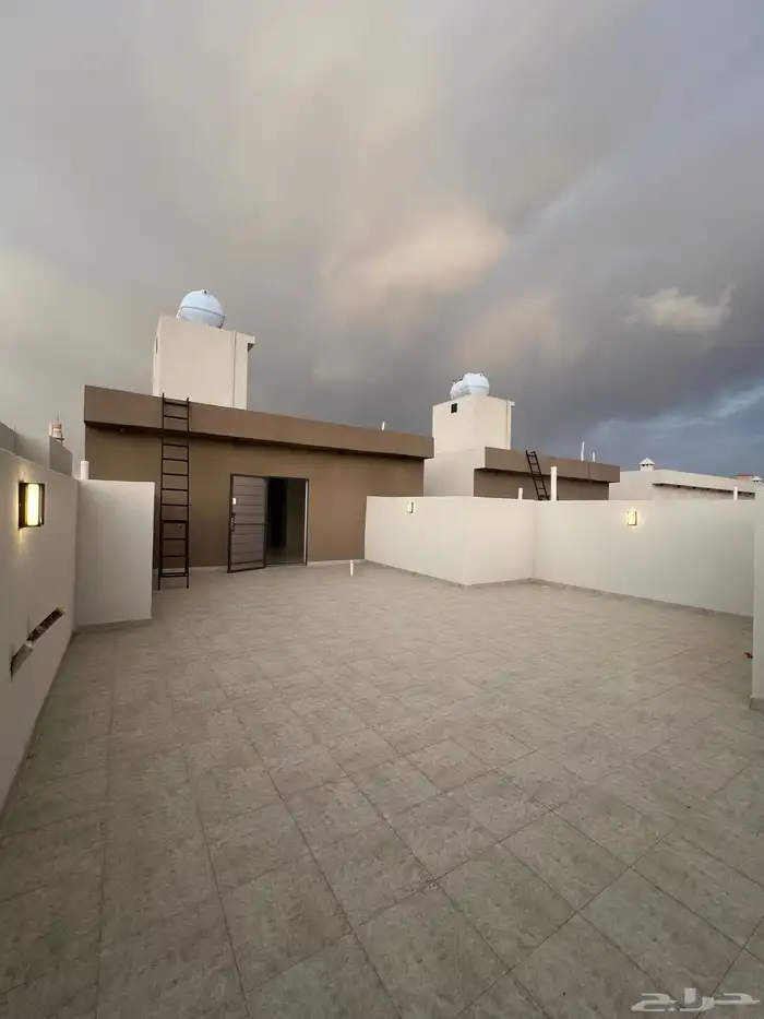 للبيع فيلا دورين وملحق حي العزيزية مكتملة الخدمات 32