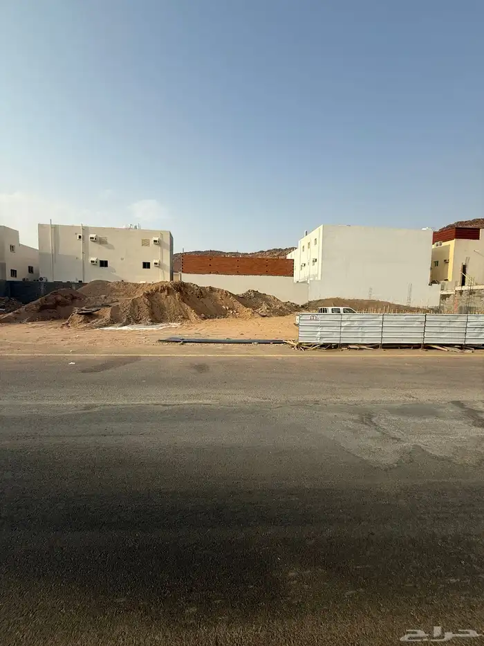 للبيع ارض تجارية في مخطط السلام م623 شارع35م شمالي 25