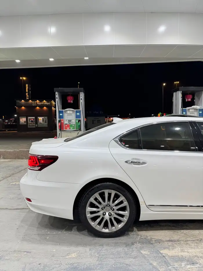 لكزس LS460 2015 وكالة 16