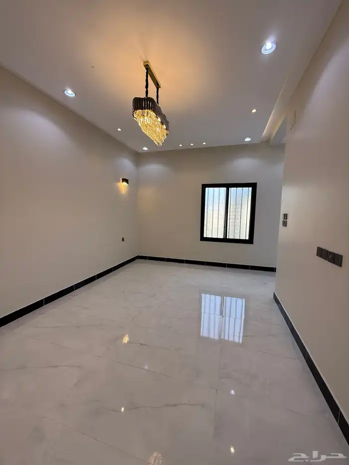 للبيع دور أرضي (شقه )بعماره دورين حي الراقي خميس مشيط 600 5