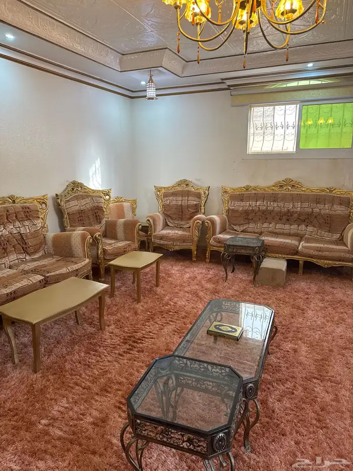 للبيع كنب كلاسيك مع الفرشه 1