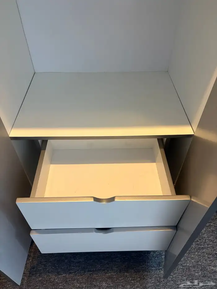 دولاب نظيف للبيع بكامل اغراضه 1