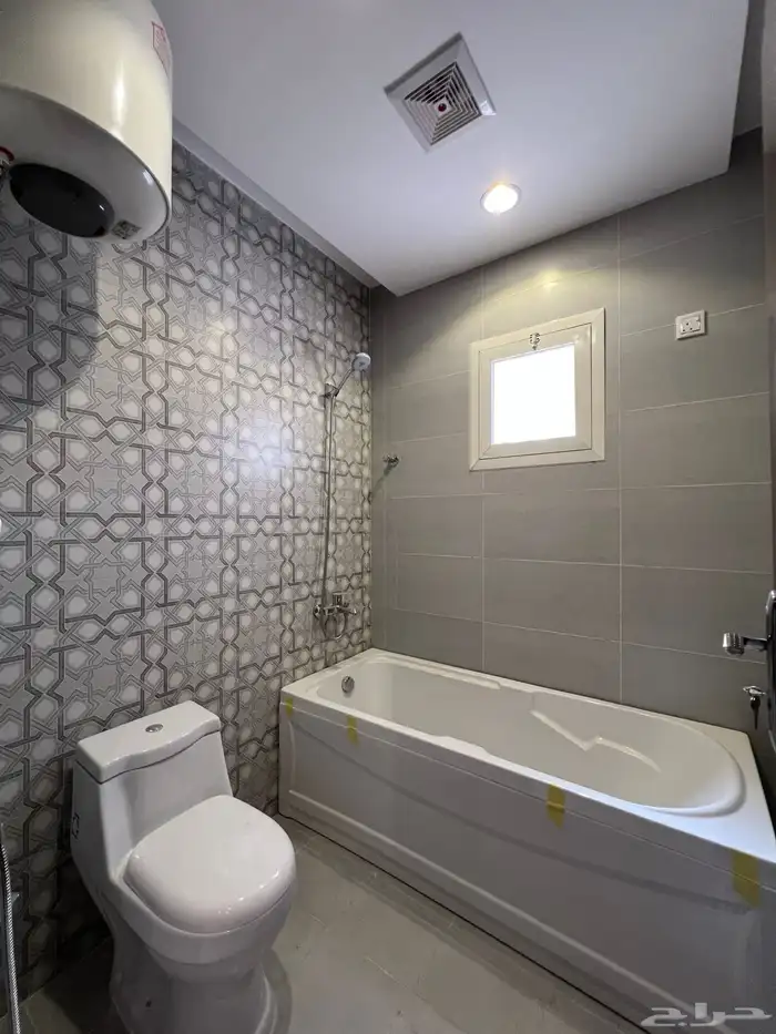 اخر روف بملحق للبيع بحي النعمان قرب الرصراص والقاعدة الجوية 31