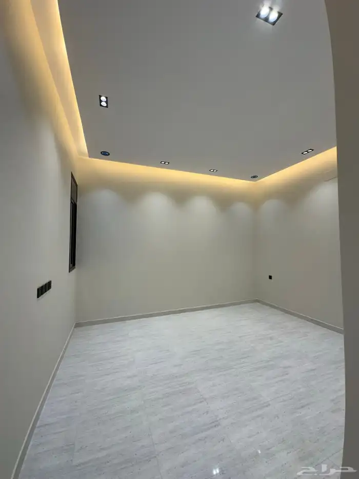 للبيع شقه ارضيه بمدخل سياره قريبه من مطار ابها 15