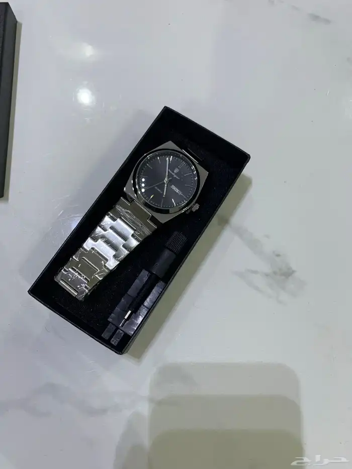 ساعة جديده ومعها حق قص ساعات 1