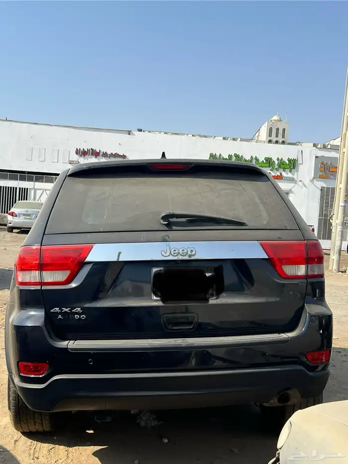 جيب شروكي موديل 2012 مصدوم قابل لااصلاح 3