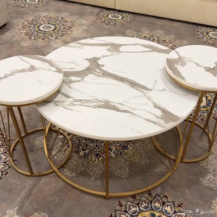 طاولة مع 4 خدمه شبة جديده 0