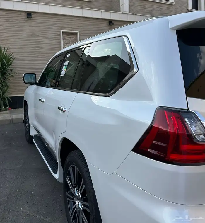 لكزس 2021 سبورت (( عداد 9 الاف فقط مخزن شبه الأصفار )) 18