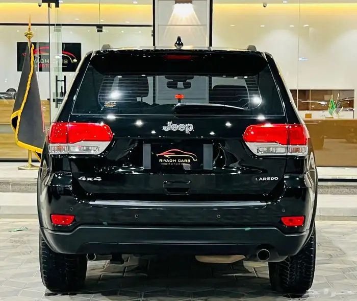 جراند شيروكي 2019 V6 لاريدو ( بحالة ممتازة ) 3