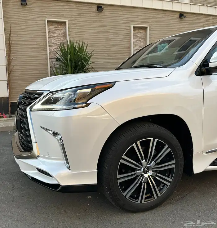 لكزس 2021 سبورت (( عداد 9 الاف فقط مخزن شبه الأصفار )) 12