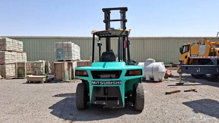 تأجير رافعة ومانلفت وسيزلفت وجي سي بي وكرين وتليهندر والخ . 1