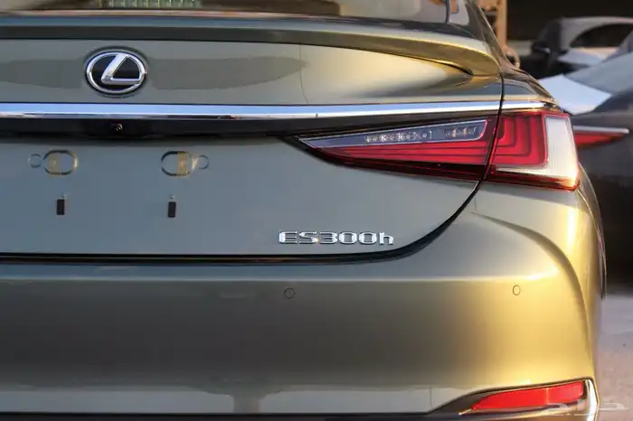 لكزس - ES300 HH هايبرد - 2025 - فل كامل - خليجي 5