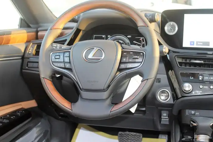 لكزس - ES300 HH هايبرد - 2025 - فل كامل - خليجي 12