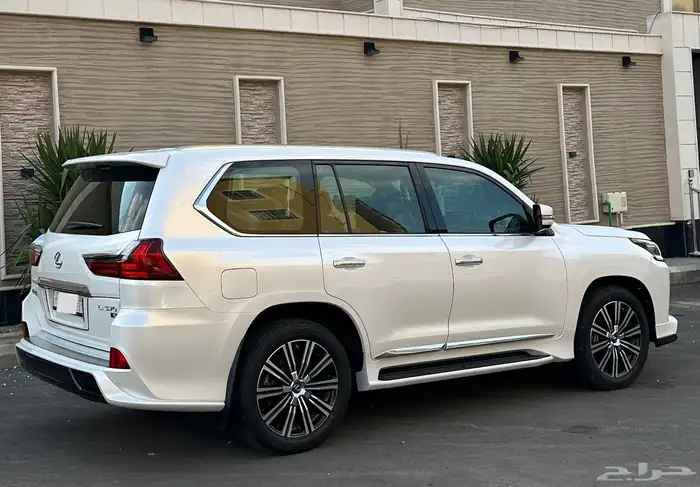 لكزس 2021 سبورت (( عداد 9 الاف فقط مخزن شبه الأصفار )) 26