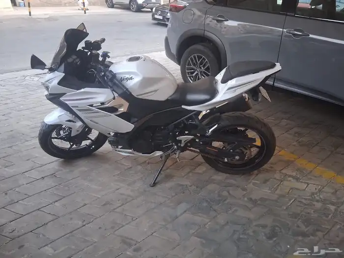 دباب كوازاكي ابيض 2023 3
