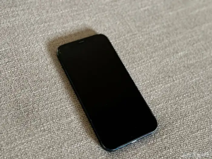 ايفون 12 العادي و ايفون 11 برو ماكس 0