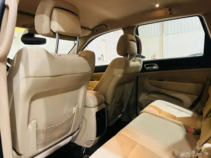 جراند شيروكي 2019 V6 لاريدو ( بحالة ممتازة ) 8