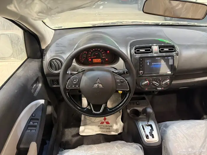 مستوبيشي فل كامل هاتش باك -جديد-2023 اصفار(عرض خاص39900)شامل 13