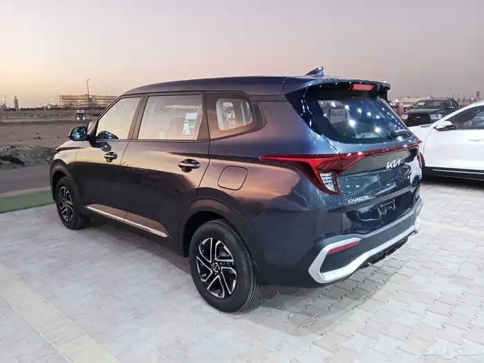 كيا كارينز 2025 عائليه 13