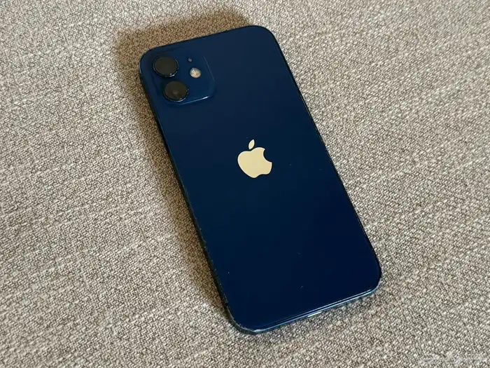 ايفون 12 العادي و ايفون 11 برو ماكس 1