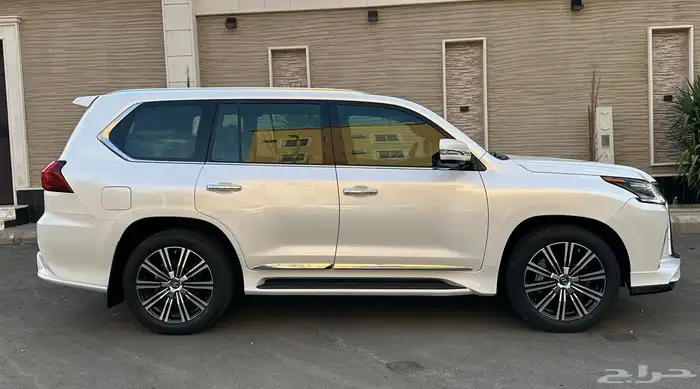 لكزس 2021 سبورت (( عداد 9 الاف فقط مخزن شبه الأصفار )) 20