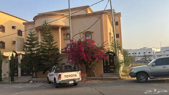 شقة للايجار 5 غرف دور ثاني 0